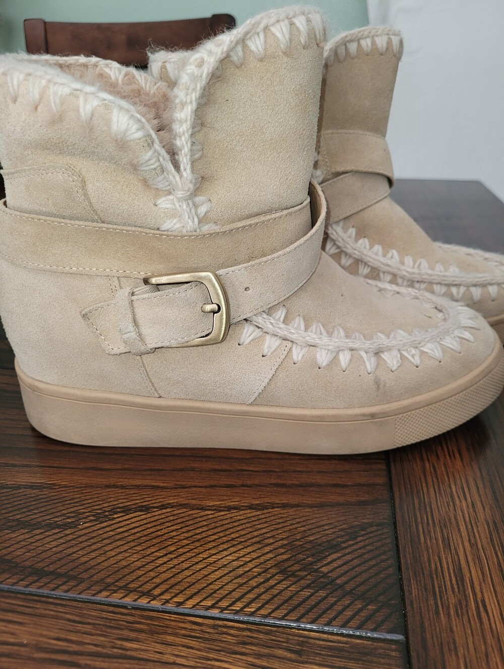 Blondo Waterproof Ankle Bootie 9.5 Cream Mocassin Style Faux Fur Winter Cozy